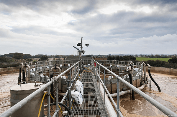 （圖：垃圾滲濾液泡沫現(xiàn)場(chǎng)）