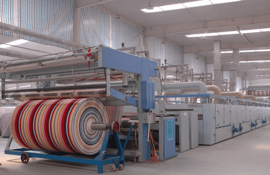 （圖：紡織廠現(xiàn)場(chǎng)工作）