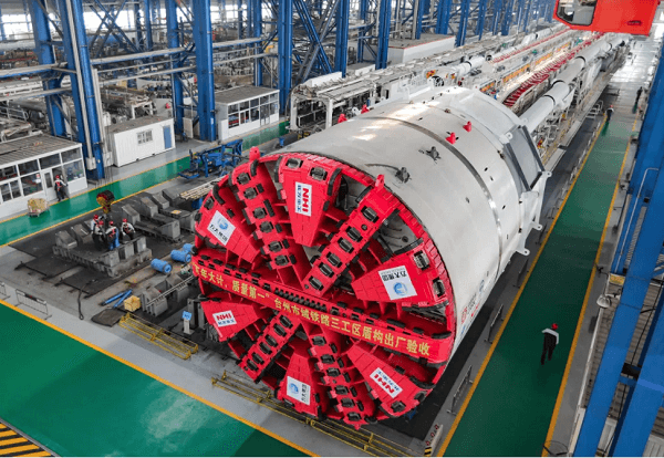 （圖：我國(guó)盾構(gòu)機(jī)運(yùn)作現(xiàn)場(chǎng)）