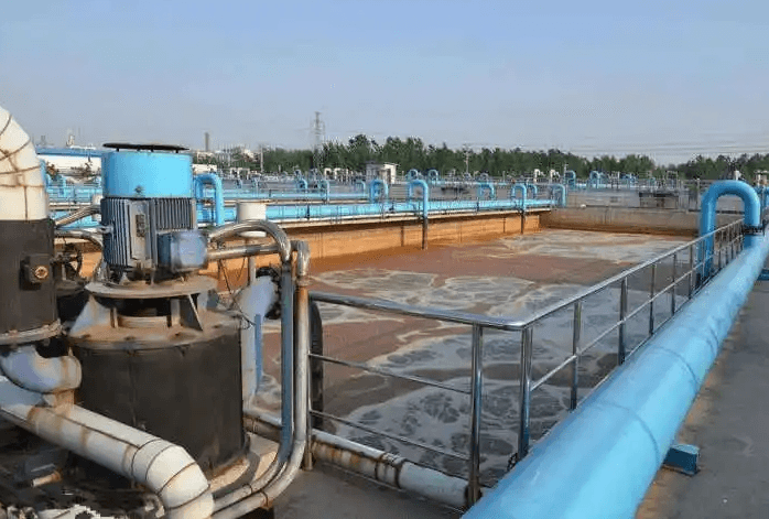 （圖：工業(yè)廢水污水廠(chǎng)泡沫）