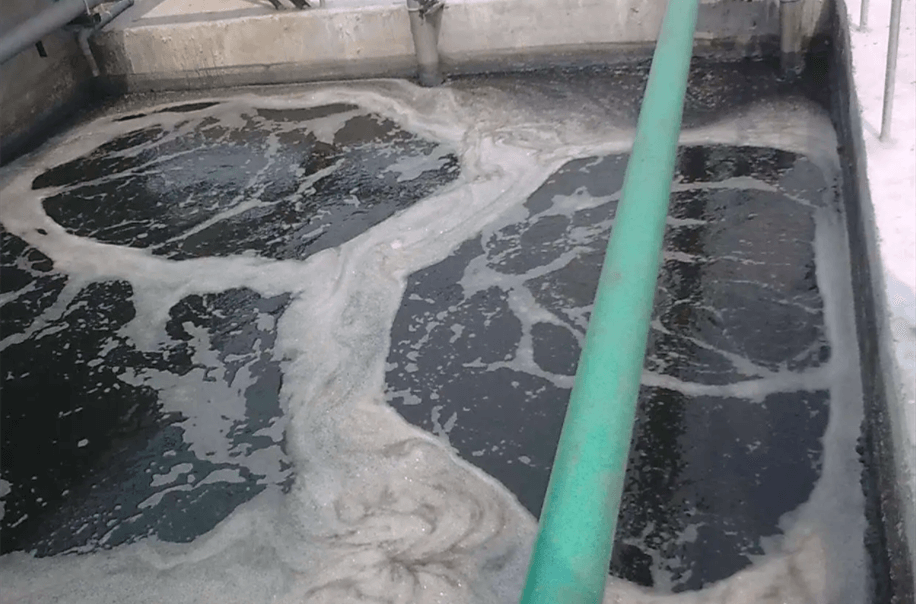 （圖：污水處理泡沫）